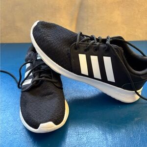 Adidas Cloud-foam women’s Black and White Sneakers Size 7